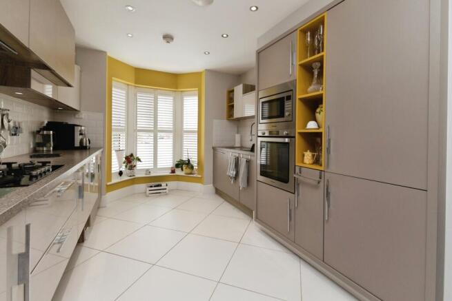 3 bed Town House for sale Image 4