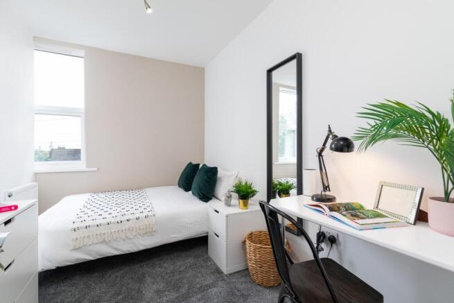 5 bed House to rent Image 9