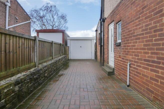 DRIVE/GARAGE