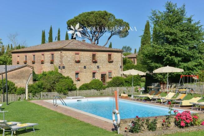 Monteroni_d_Arbia_farmhouse_with_pool_for_sale (4)