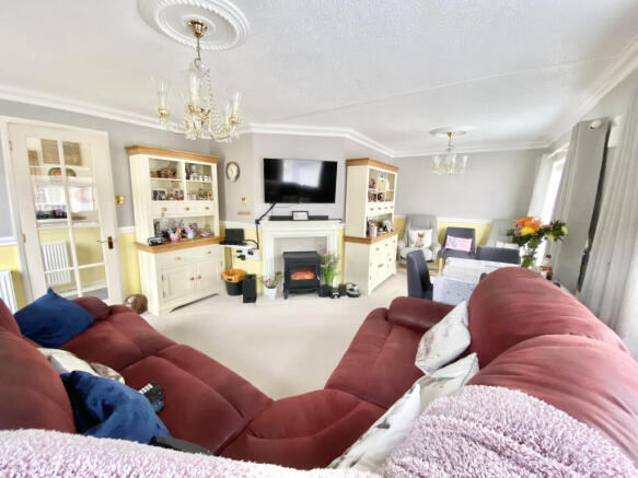 Lounge/Dining Rm