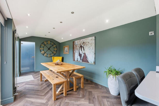 4 bed Detached for sale Image 5