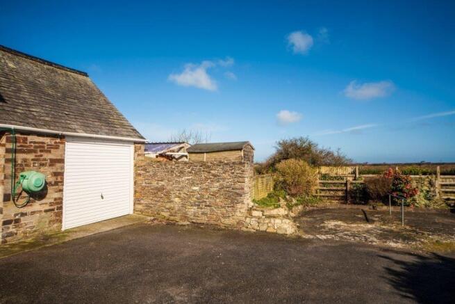 Garage & Parking