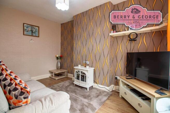 SNUG / BEDROOM THREE