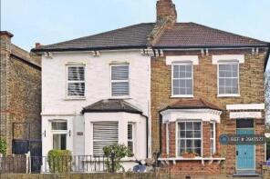 Flat A, 136, Barry Road, London SE22 0HW