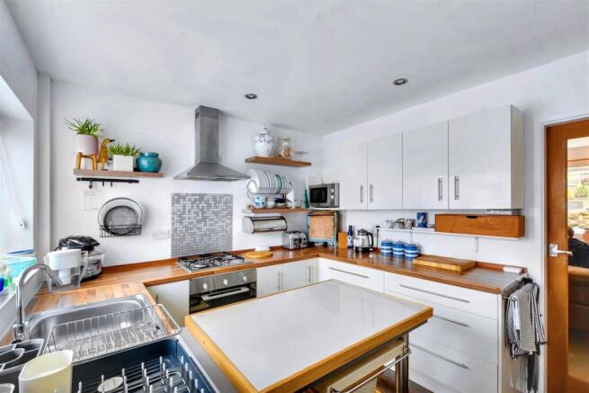 Kitchen_2.jpeg