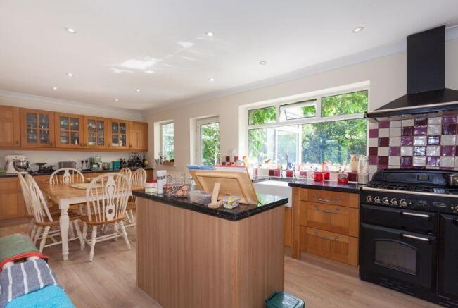 KITCHEN DINER