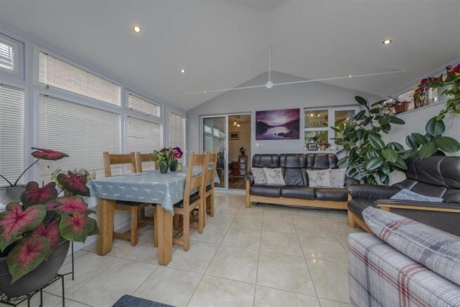 6 Wardle Mews-007.JPG
