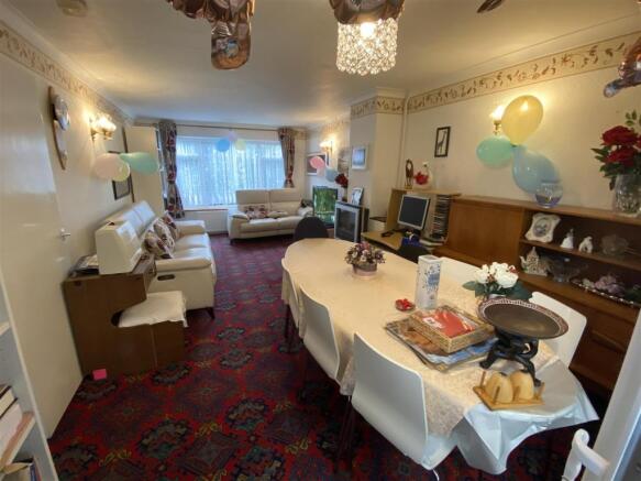 Lounge/Diner.jpg