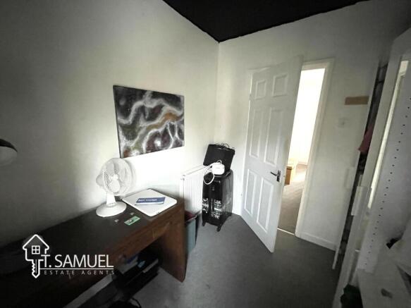 Bedroom 3b.JPG