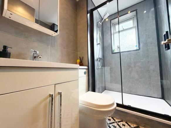 4 bed House Share to rent Image 11