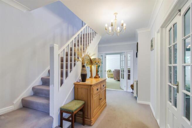 5 bed Detached for sale Image 6