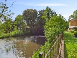 27, Old Mill Place, Wraysbury, Staines-upon-thames TW19 5LY