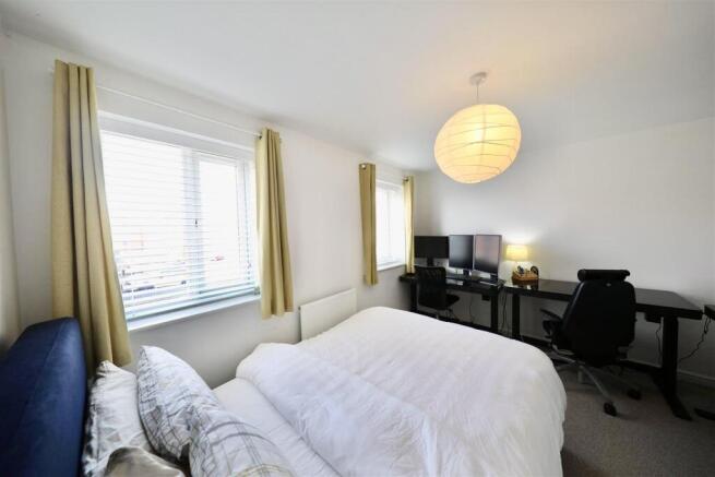 3 bed Terraced for sale Image 12