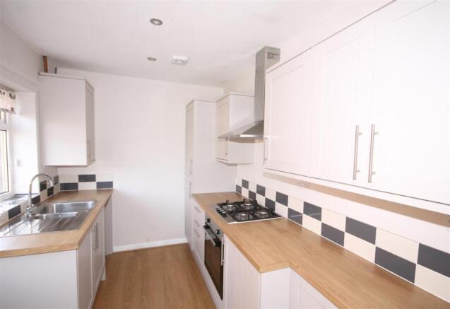 FITTED KITCHEN