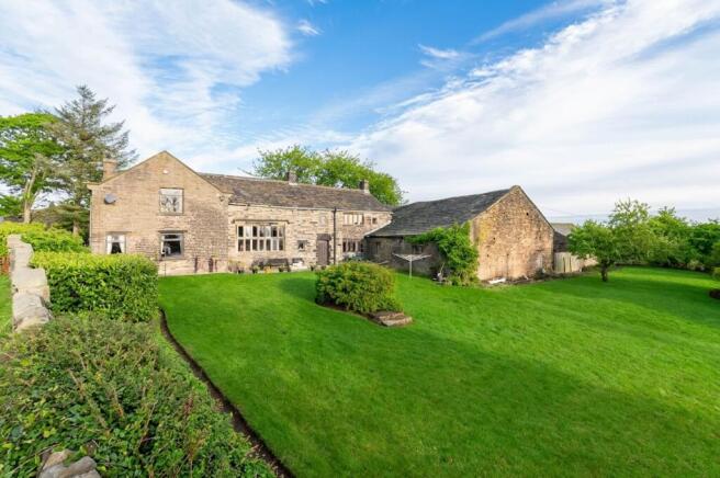 4 bed Detached for sale in bradford