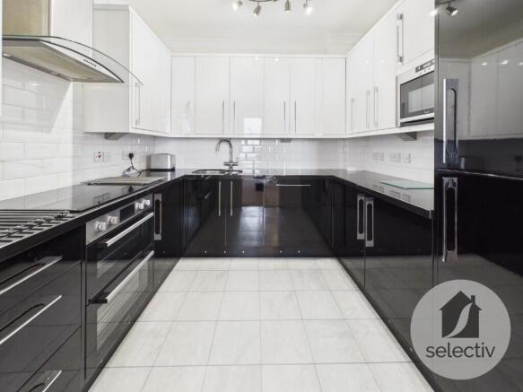 3 bed Ground Flat for sale Image 4