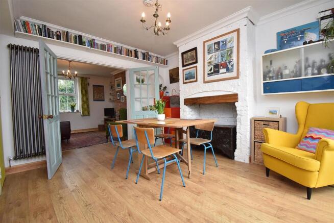DINING ROOM.jpg