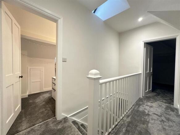 5 bed Apartment for sale Image 8