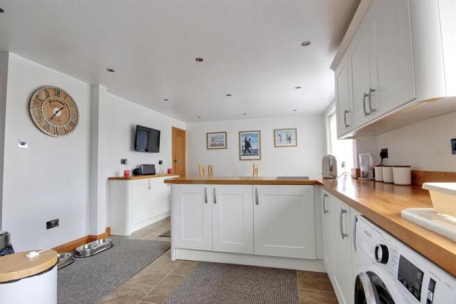 2 bed Semi-Detached Bungalow for sale Image 5