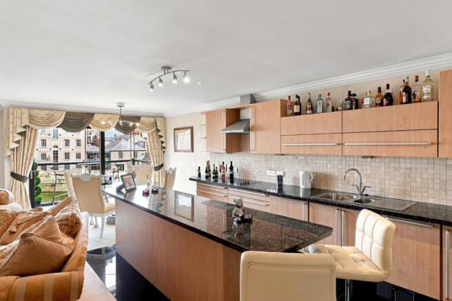 2 bed Flat for sale Image 4