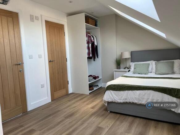 Room 5 - Available Now (£800)