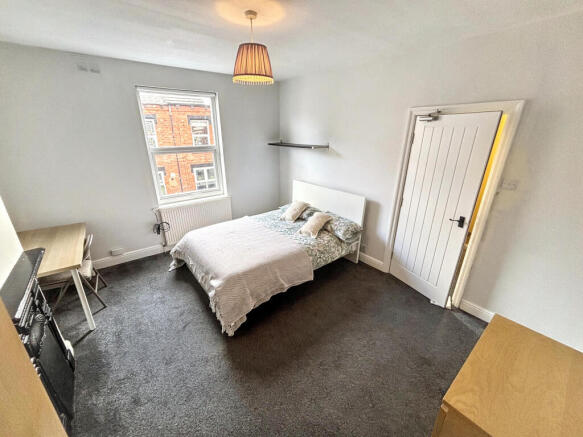 3 bed Terraced to rent Image 6