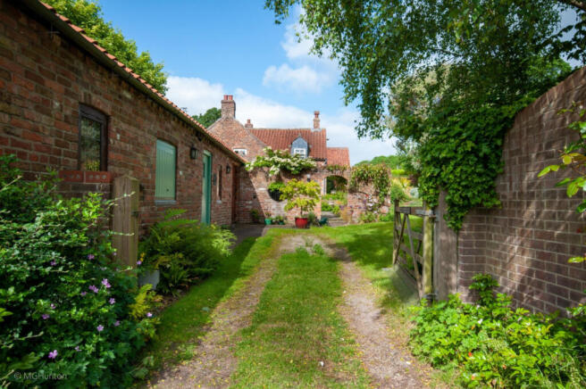 4 bed Detached for sale Image 5