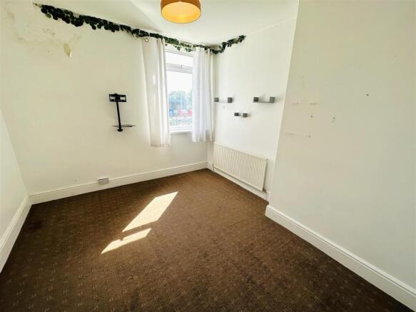 3 bed Terraced for sale Image 5
