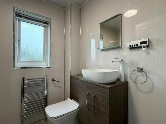 3 bed Semi-Detached to rent Image 12