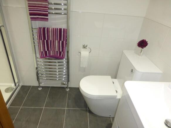 EN-SUITE SHOWER