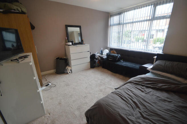 6 bed House to rent Image 10