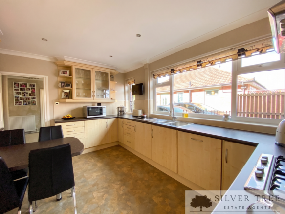 4 bed Semi-Detached for sale Image 4
