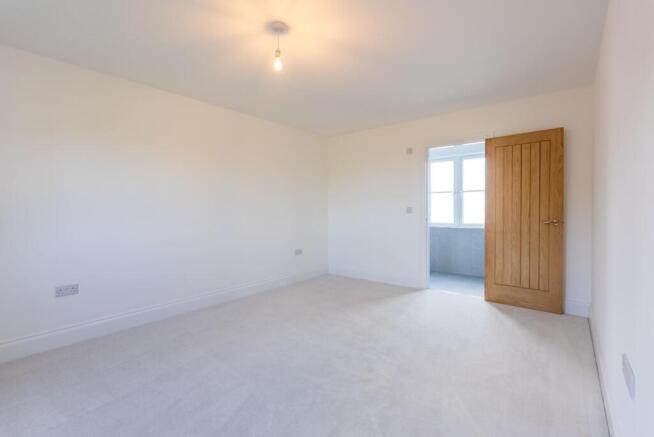 4 bed Detached for sale Image 11