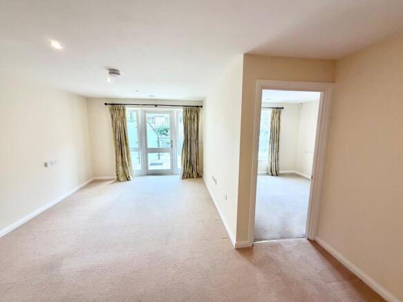 2 bed Apartment for sale Image 12