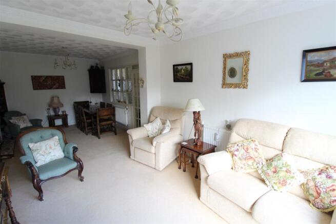 Lounge/Dining Room