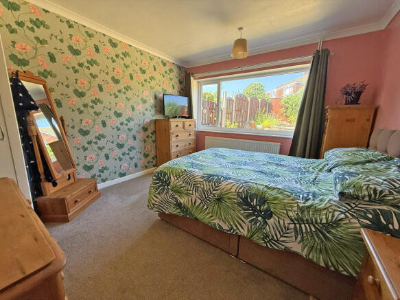 2 bed Semi-Detached Bungalow for sale Image 7