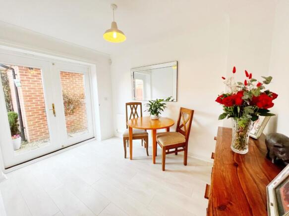 Dining Room pic 1.jpg
