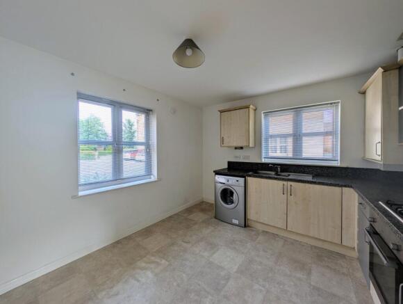 2 bed Flat to rent Image 2