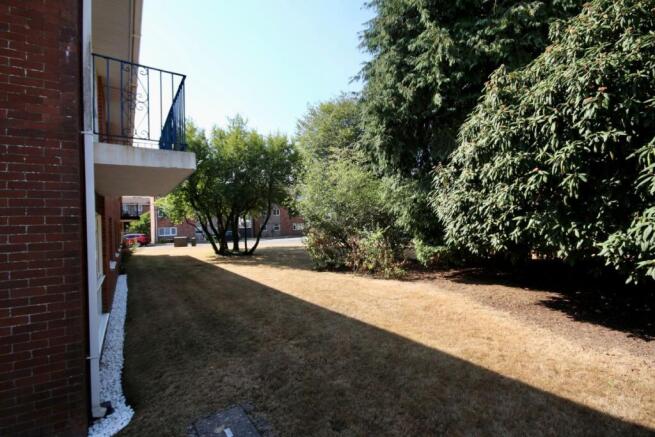 Flat 3 Conway House, Bishops Close, Whitchurch, Cardiff, CF14 1NB photo 4