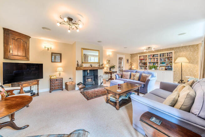 Living/Dining Roo...