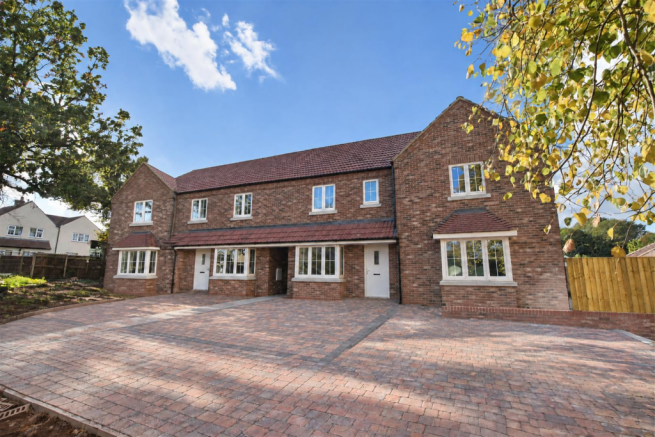 2-bed terraced on 32 Pinfold Lane, Holton-Le-Clay, Grimsby, £205,000