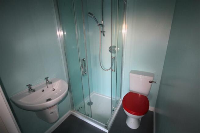 EN-SUITE SHOWER ROOM