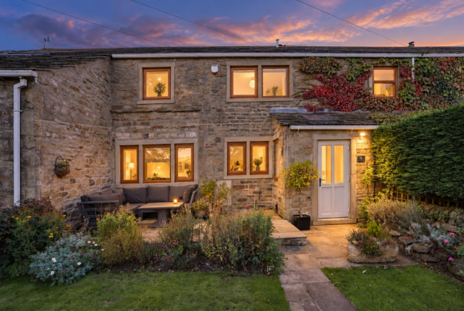 4-bed house on Todley Hall Road, Oakworth, Keighley, BD22 0QB, £500,000