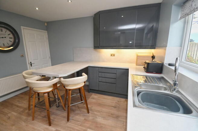 4 bed Detached for sale Image 5