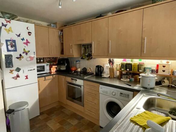 Kitchen2.jpg