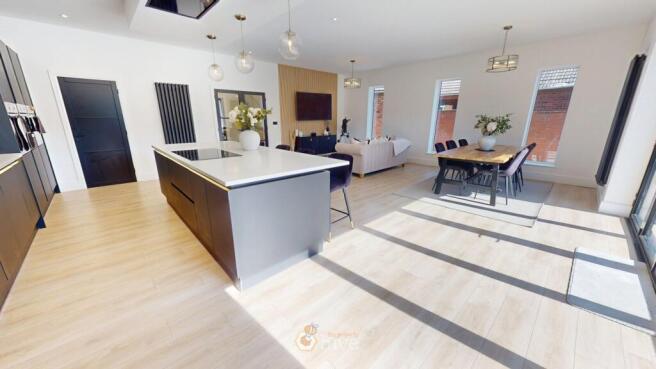 4 bed Detached for sale Image 7