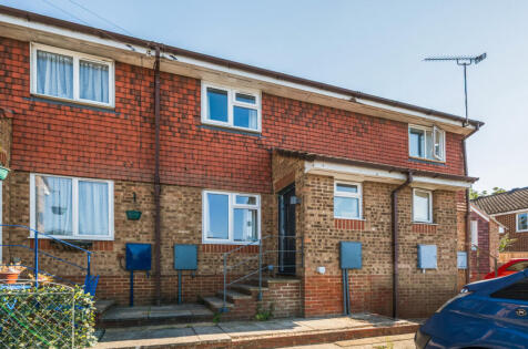 Selborne Gardens, Farnham, Surrey, GU9