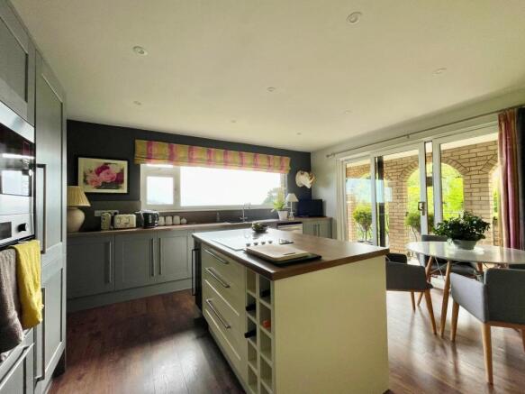 Kitchen/Breakfast Ro