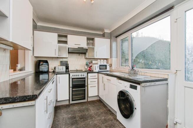3 bed Semi-Detached for sale Image 4